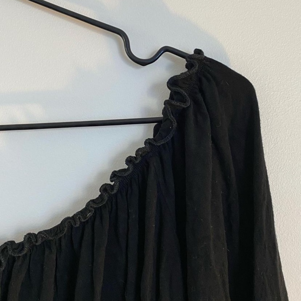 Off the shoulder cropped long-sleeves